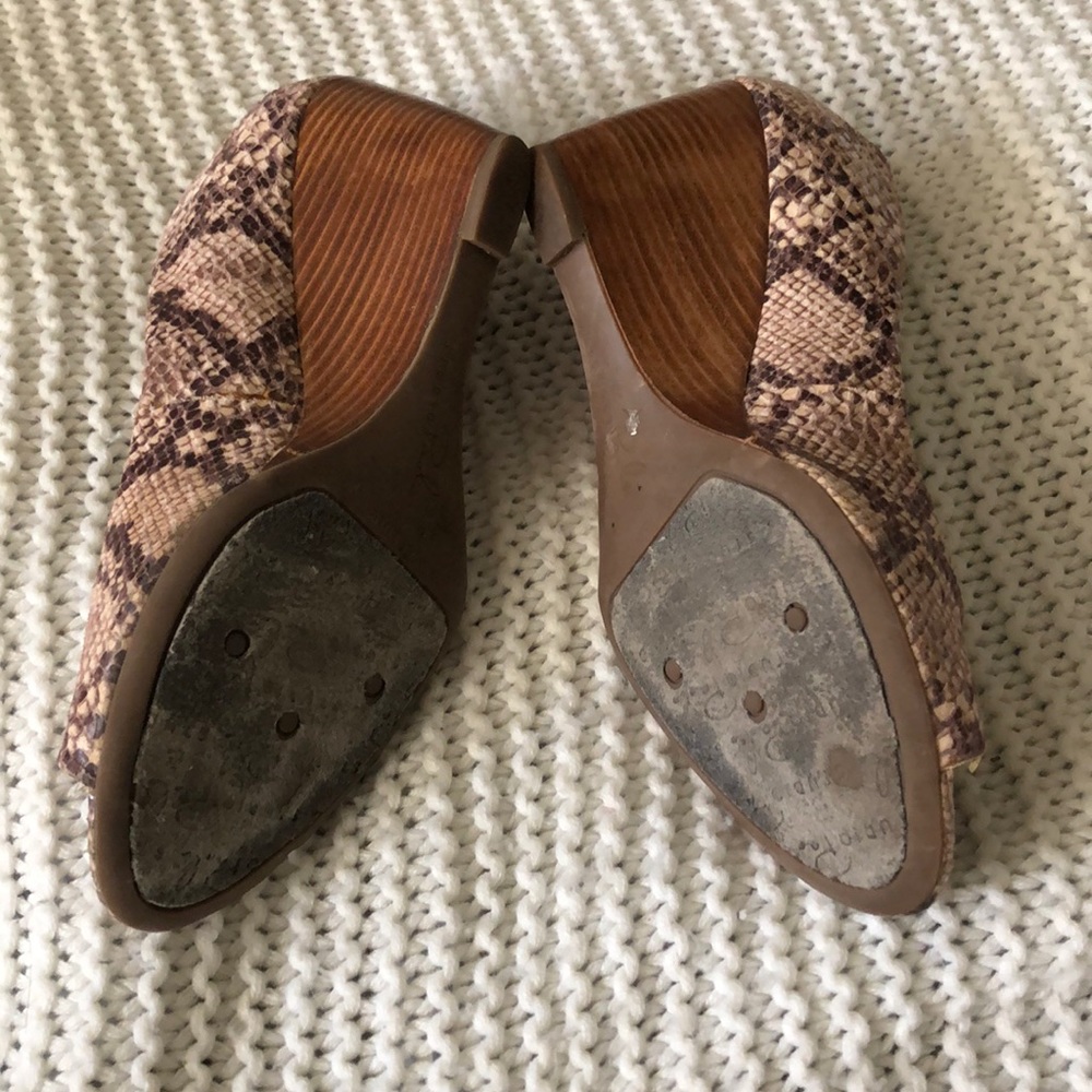 Snake Print Wedges - Picture 2 of 4